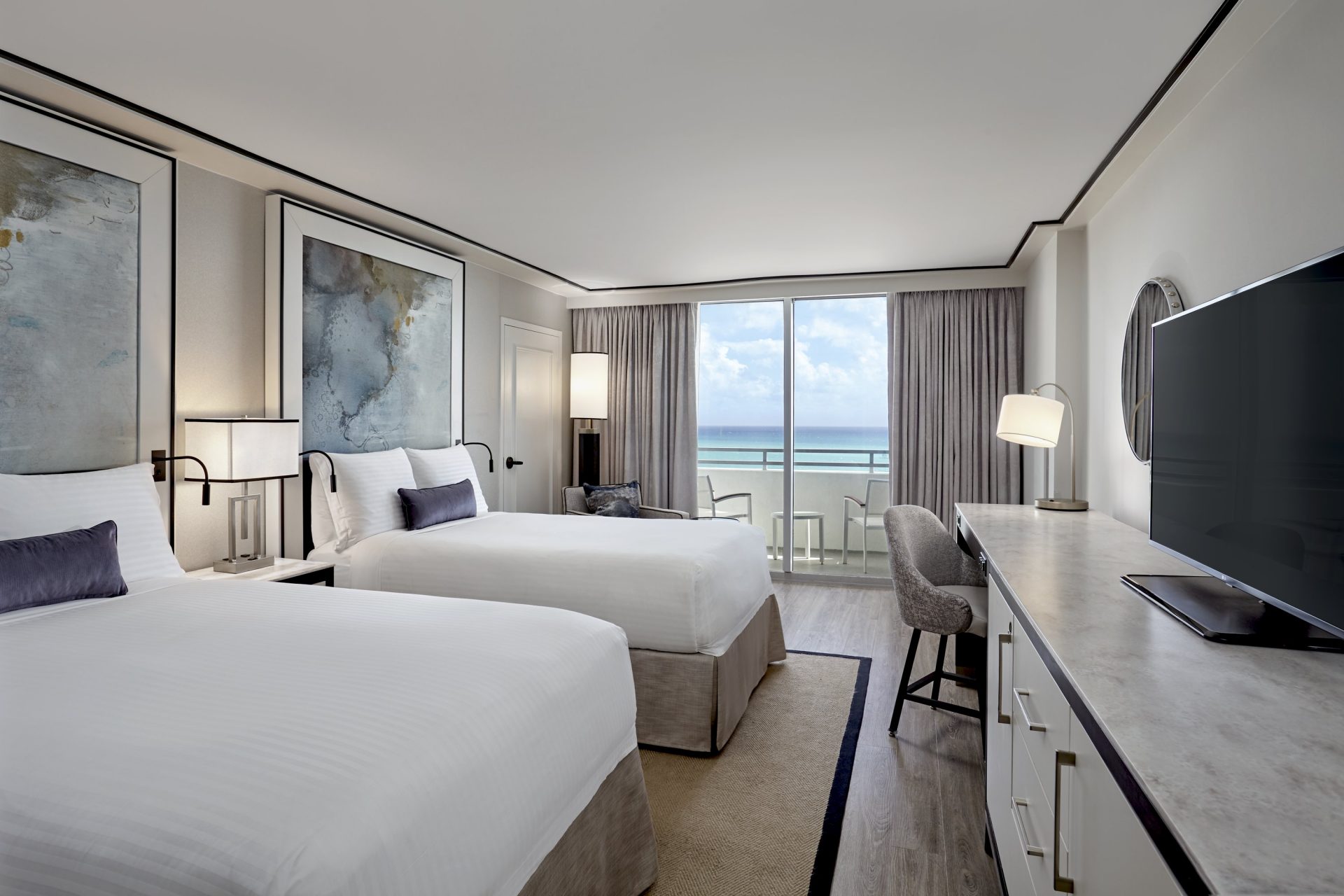 Loews Miami Beach Hotel (790 guestrooms and suites)